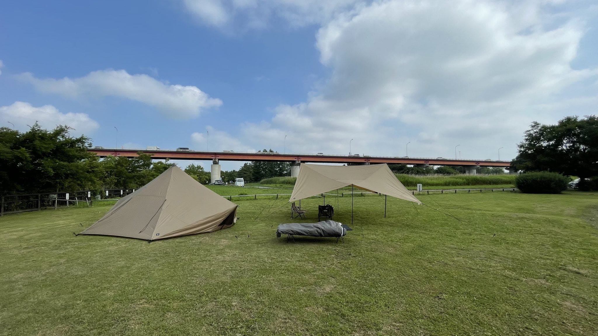 梅雨の晴れ間のテント乾燥の写真