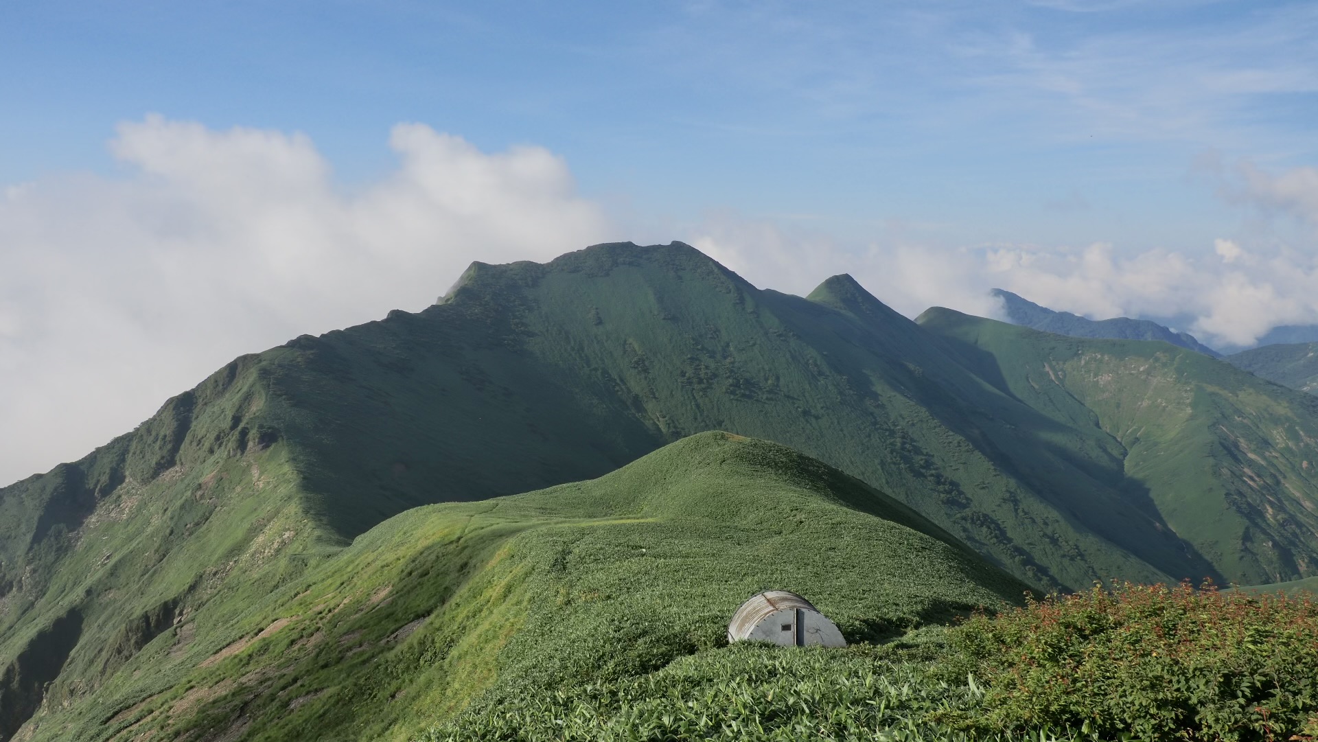 谷川岳主脈、静かな稜線をたどる