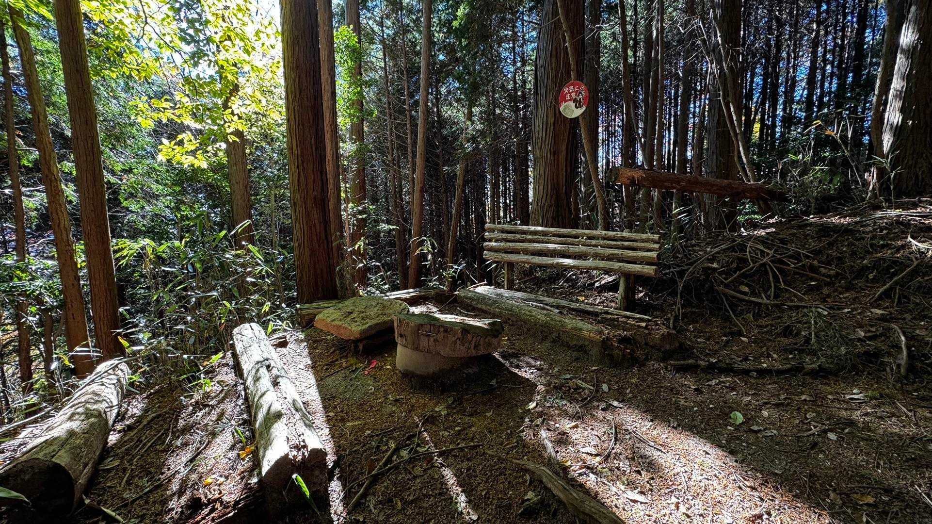 竪破山・胎内石・太刀割石〜奈々久良の滝 の写真 7