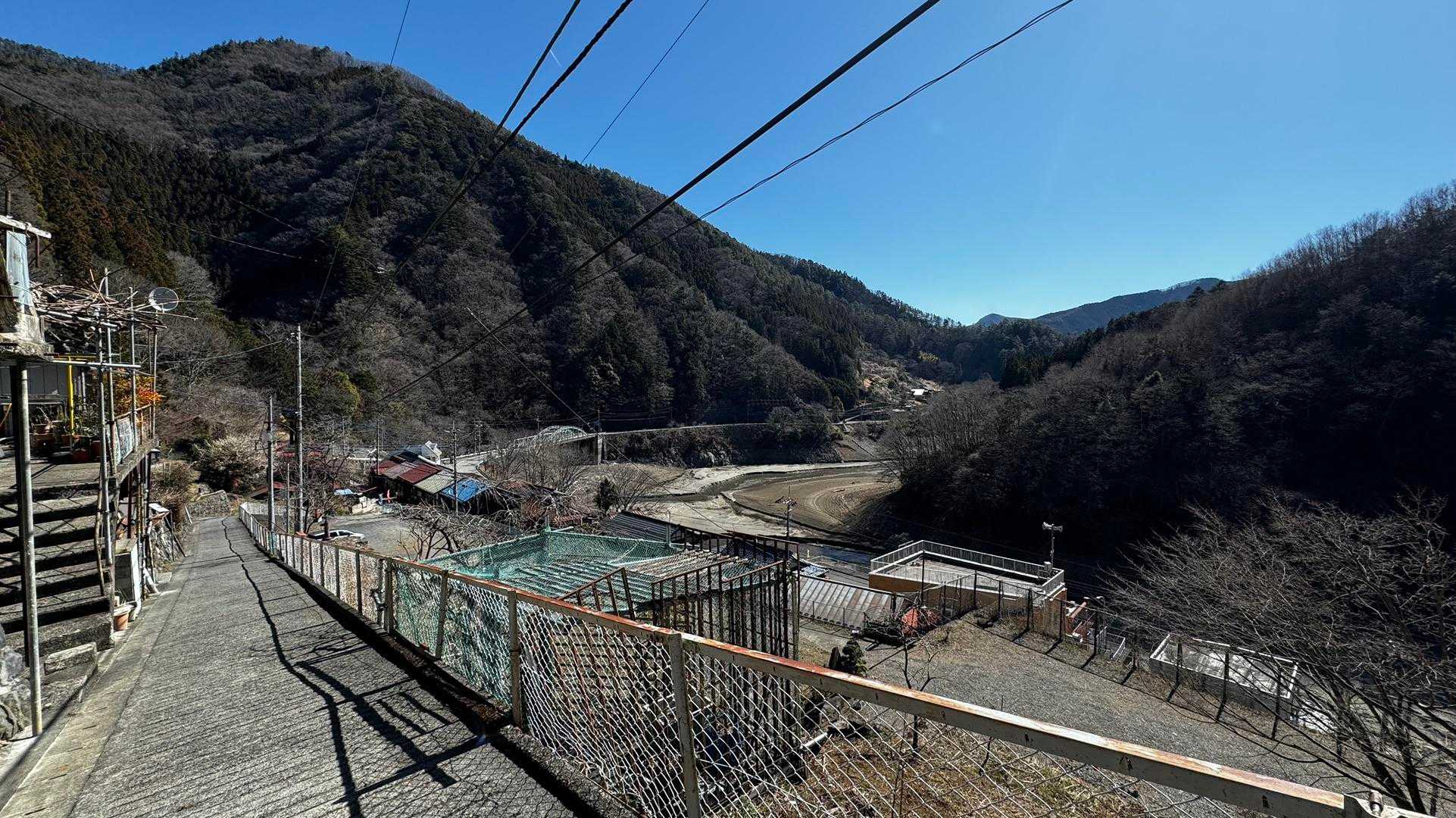 奥多摩、石尾根テン泊縦走（鴨沢〜七ツ石山〜鷹ノ巣山〜六ツ石山〜奥多摩駅） の写真 4