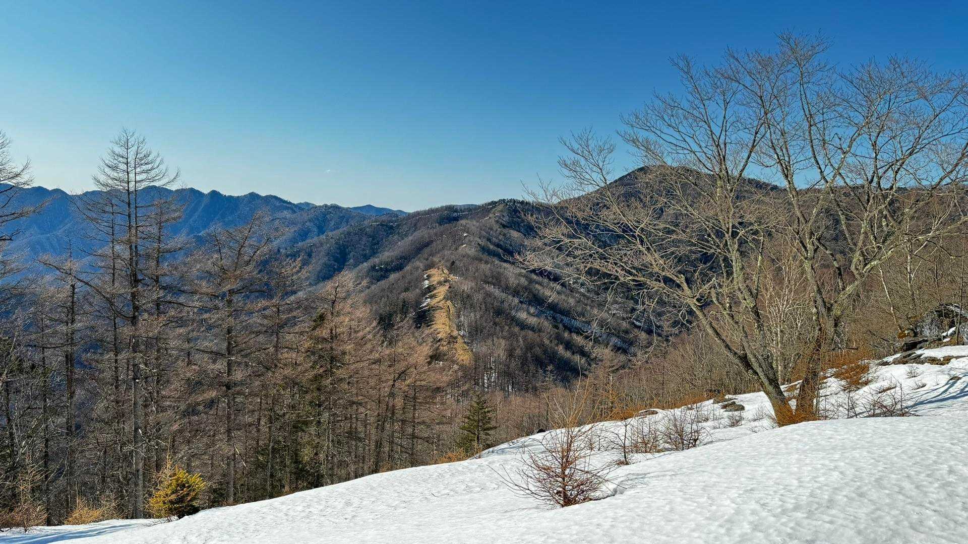 奥多摩、石尾根テン泊縦走（鴨沢〜七ツ石山〜鷹ノ巣山〜六ツ石山〜奥多摩駅） の写真 28