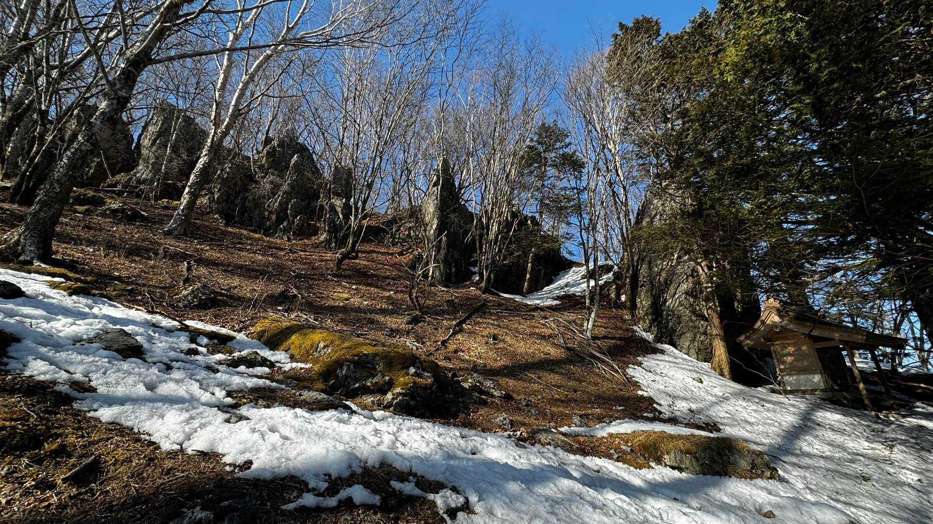 奥多摩、石尾根テン泊縦走（鴨沢〜七ツ石山〜鷹ノ巣山〜六ツ石山〜奥多摩駅） の写真 36