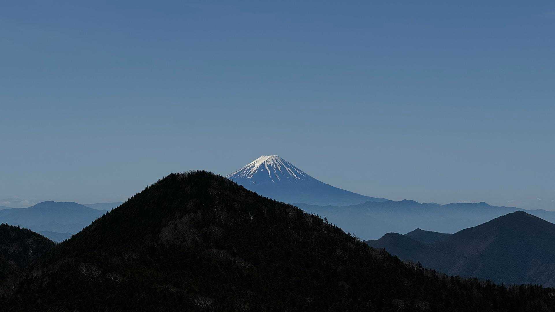 三宝岩から、甲武信ヶ岳と富士山