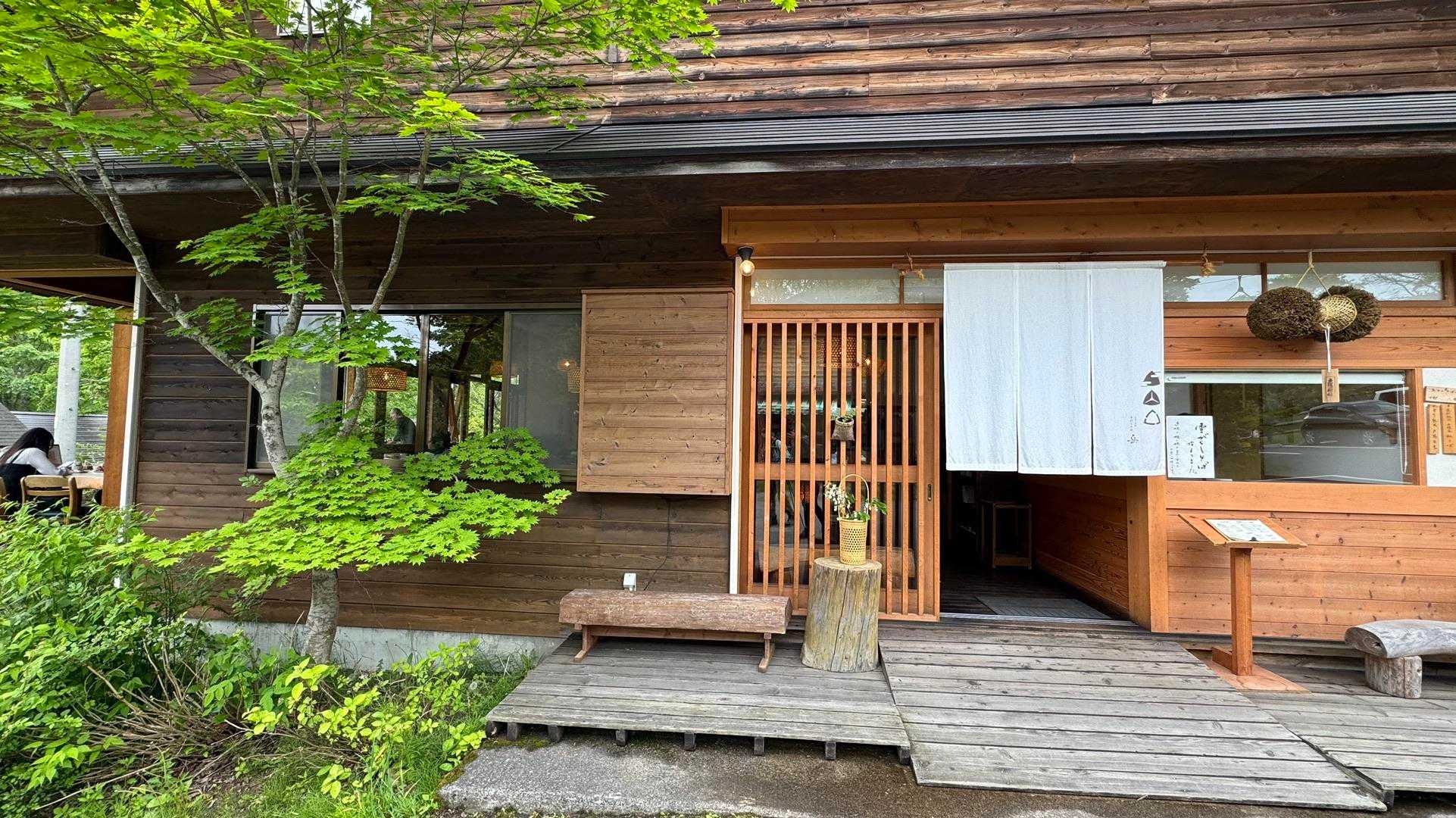 戸隠牧場入口横の蕎麦屋「岳」