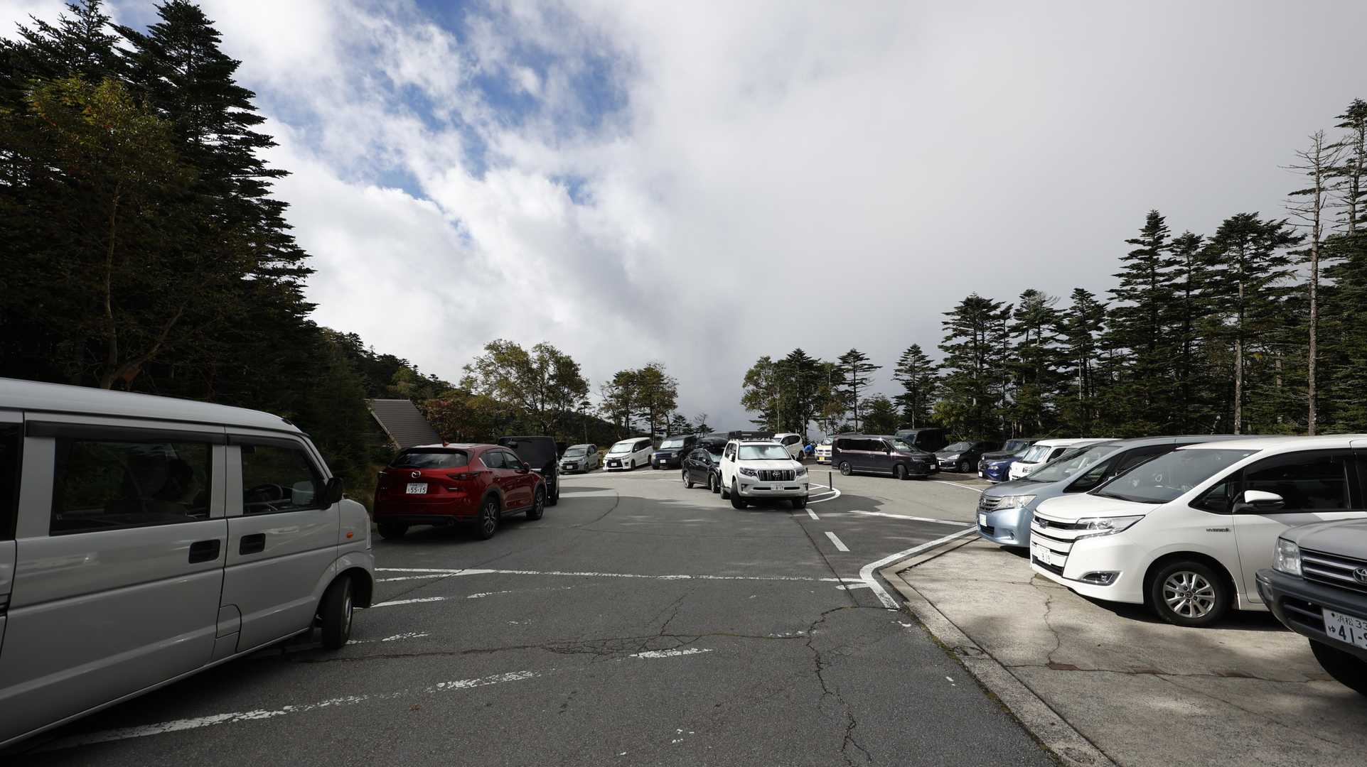 駐車場は満車状態