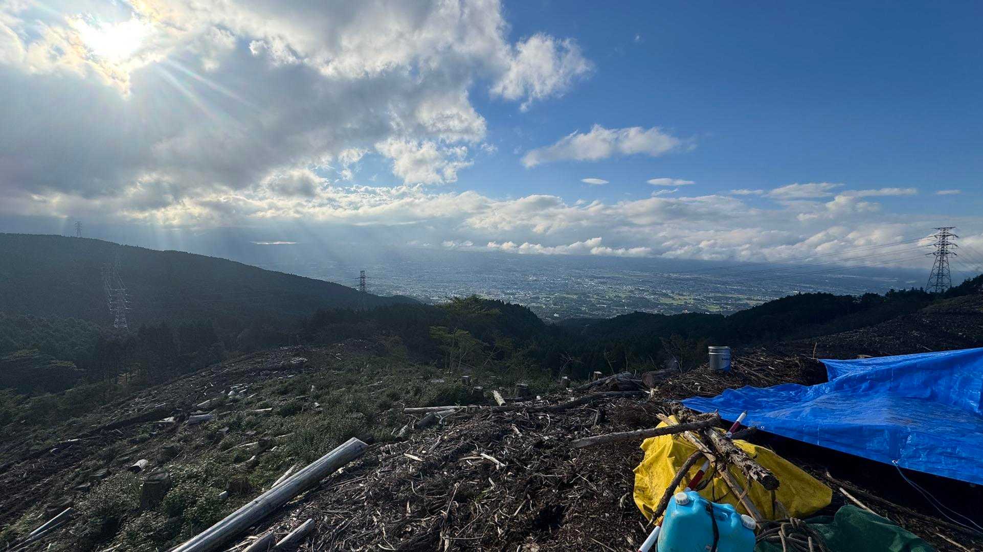 富士山は見えず