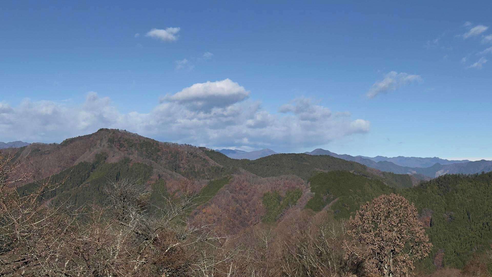 陣馬山・醍醐丸・生藤山・三国山縦走（関東ふれあいの道） の写真 3