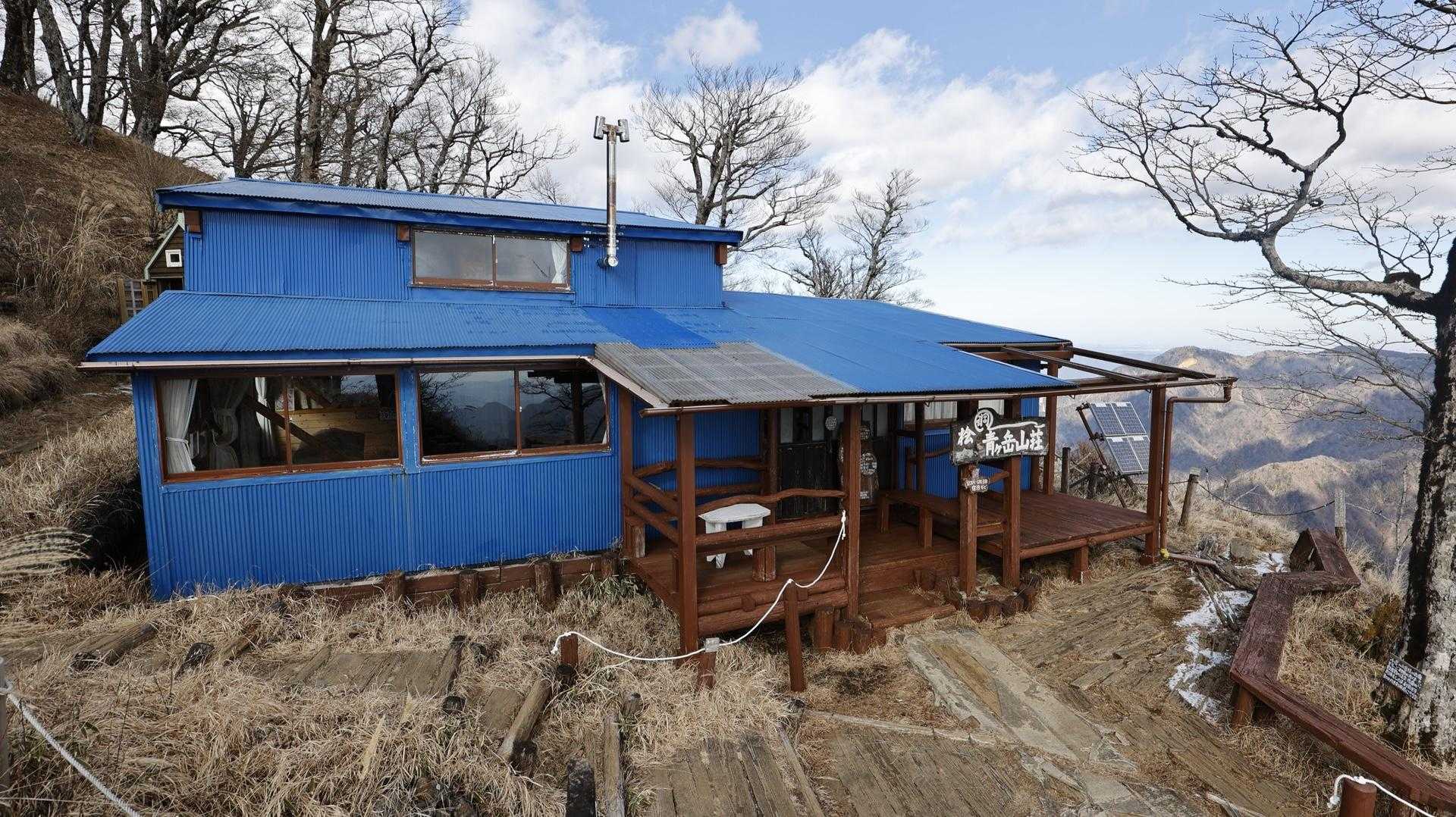 檜洞丸直下の青ケ岳山荘