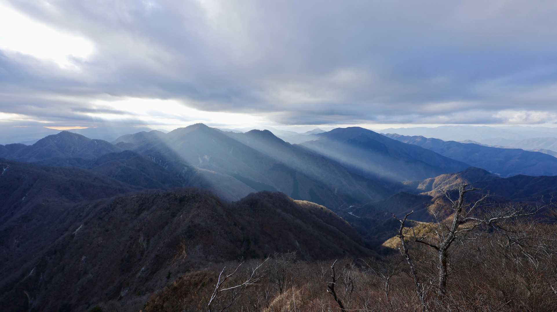 丹沢主脈縦走（檜洞丸•蛭ヶ岳•丹沢山•塔ノ岳•鍋割山） の写真 32