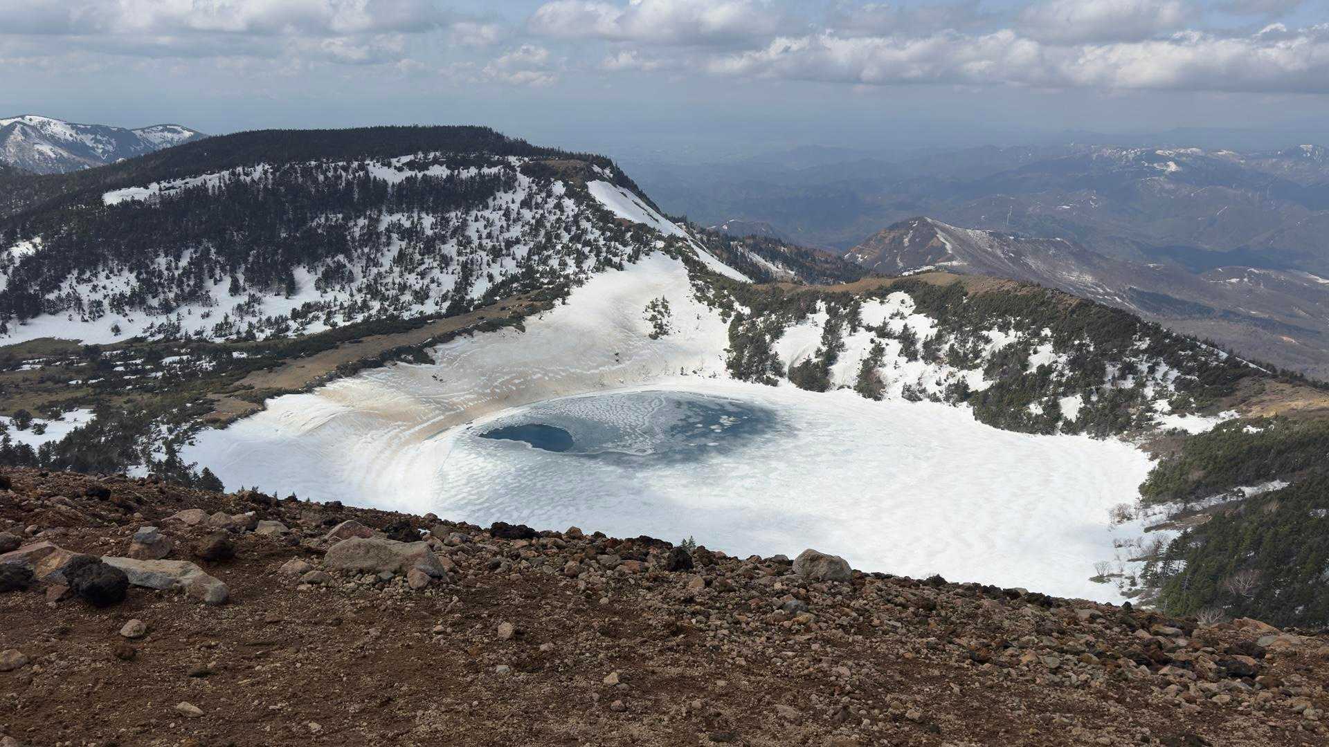 一切経山（雪渓歩き） 浄土平ピストン の写真 5