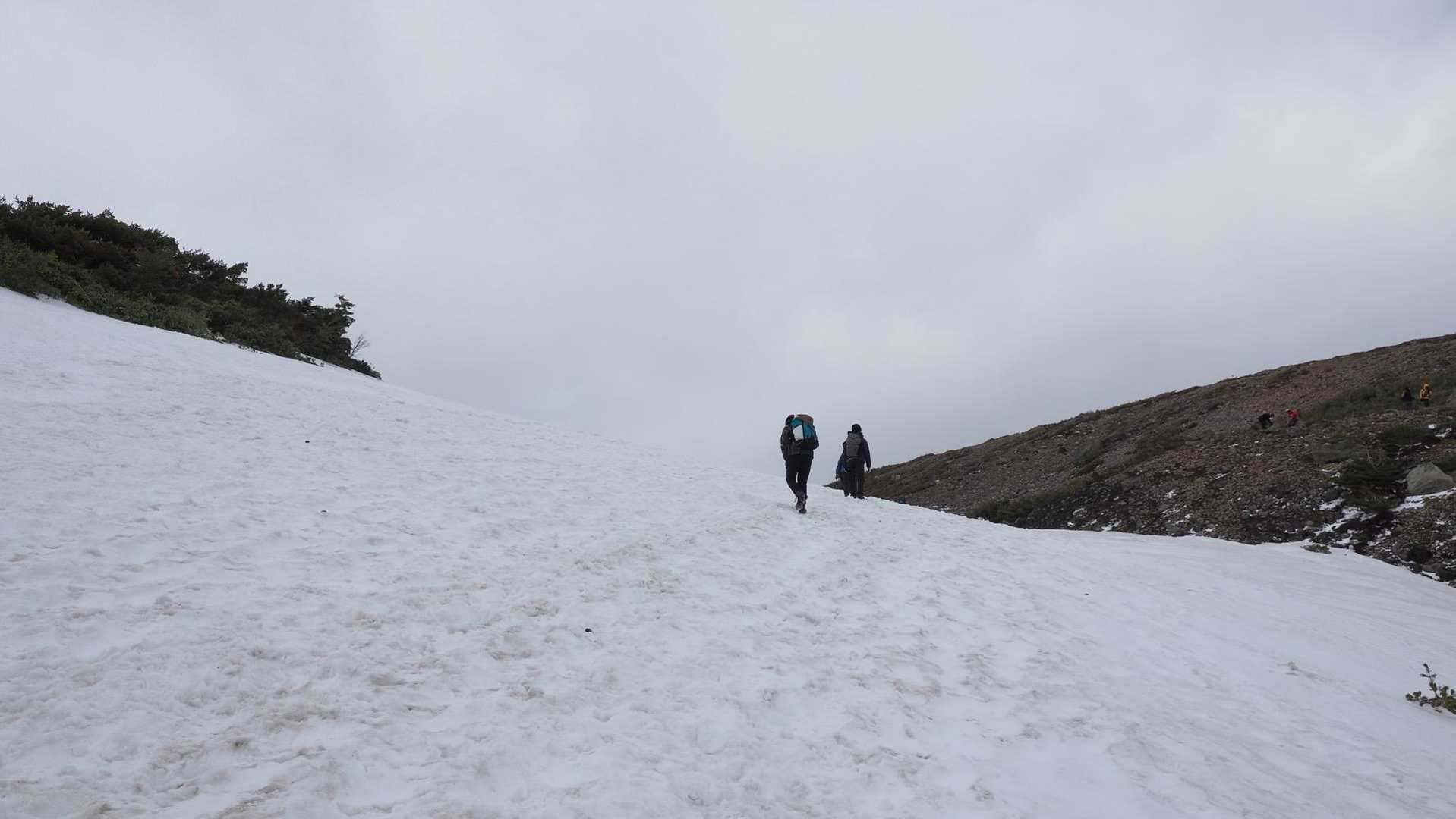 一切経山（雪渓歩き） 浄土平ピストン の写真 1