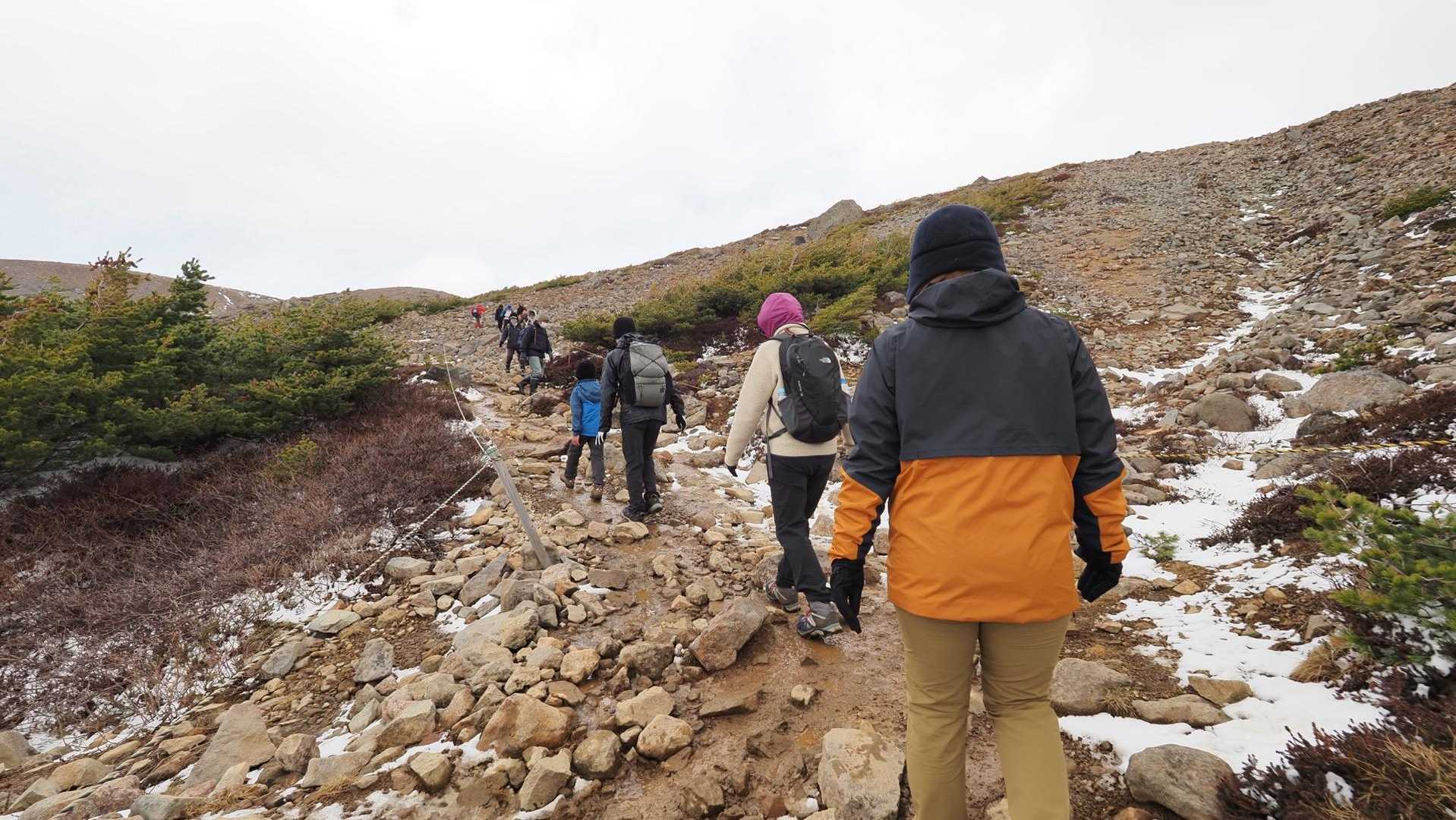 一切経山（雪渓歩き） 浄土平ピストン の写真 3