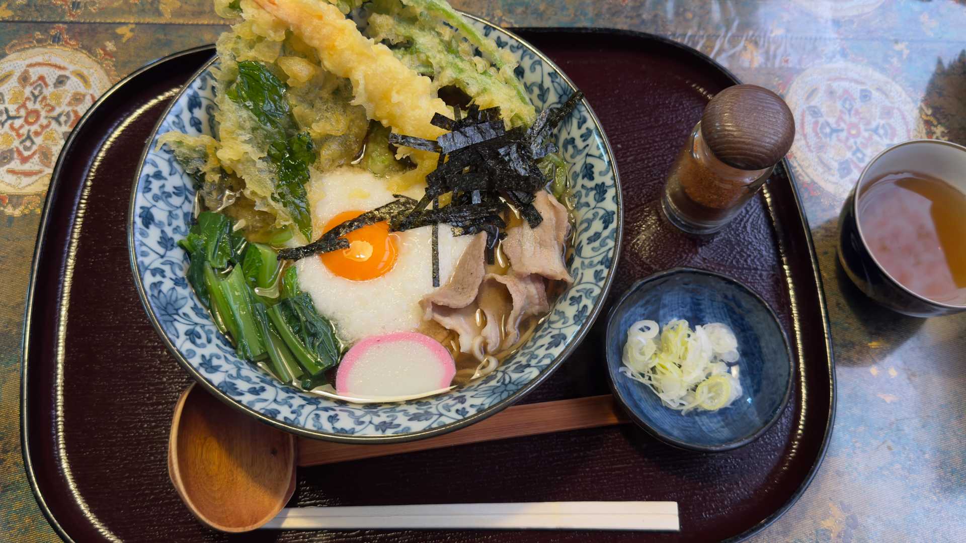 小春日和という蕎麦屋で。