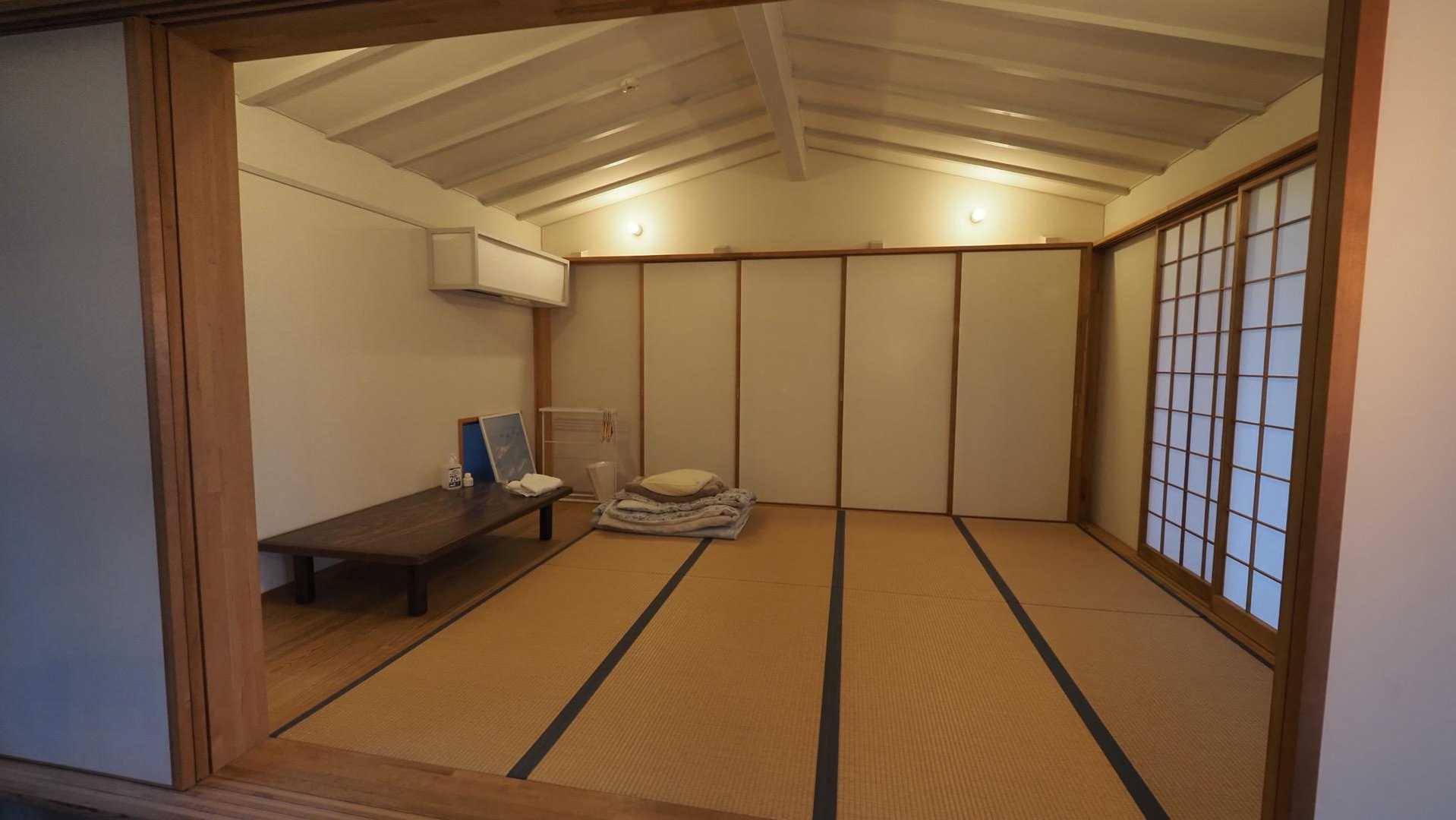 本来はテント場予約してたんですが、最終日は早立ち予定だったので、こちらで寝させてもらいました
