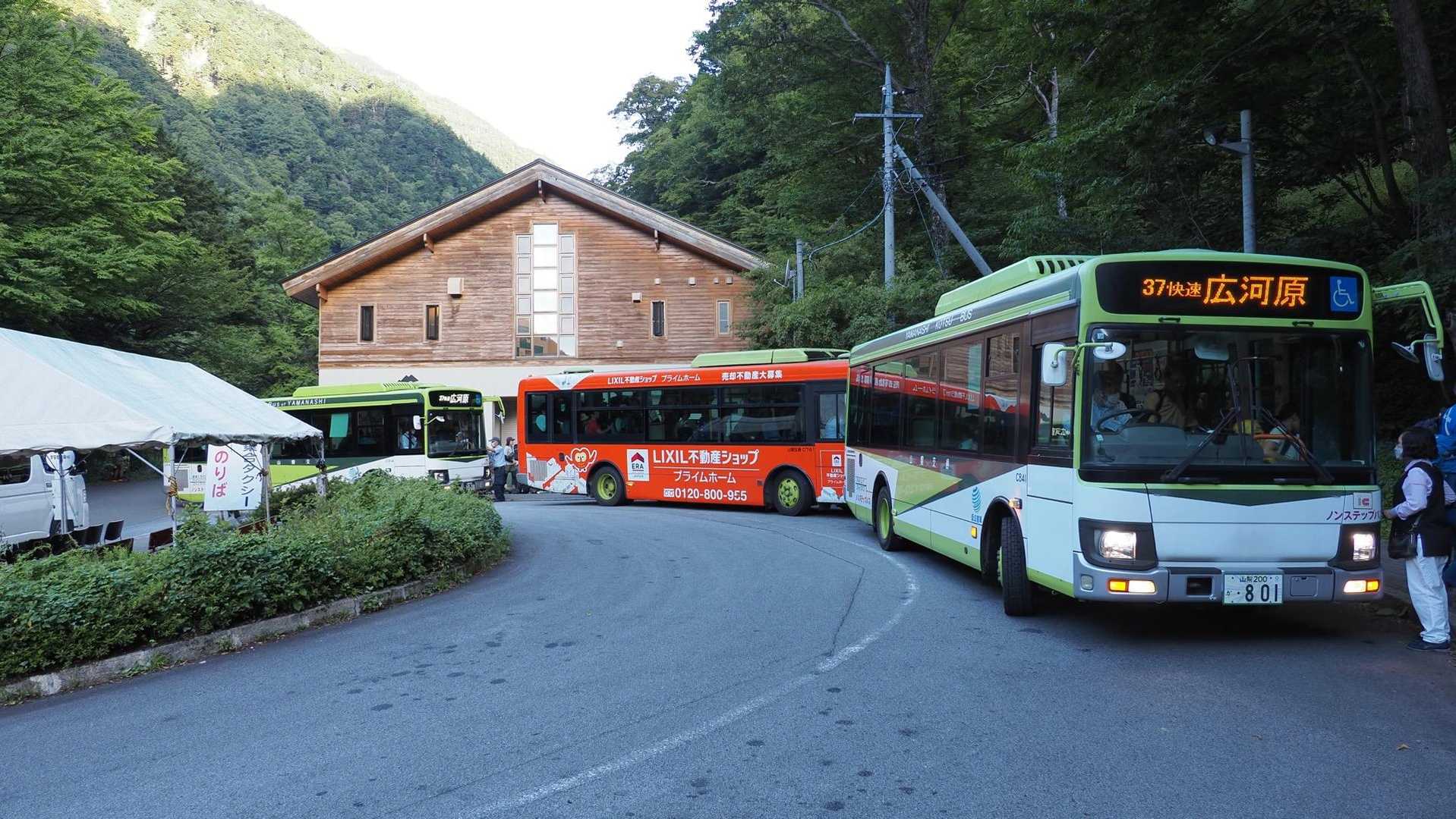 白根三山（北岳・間ノ岳・農鳥岳）、テン泊縦走 の写真 1