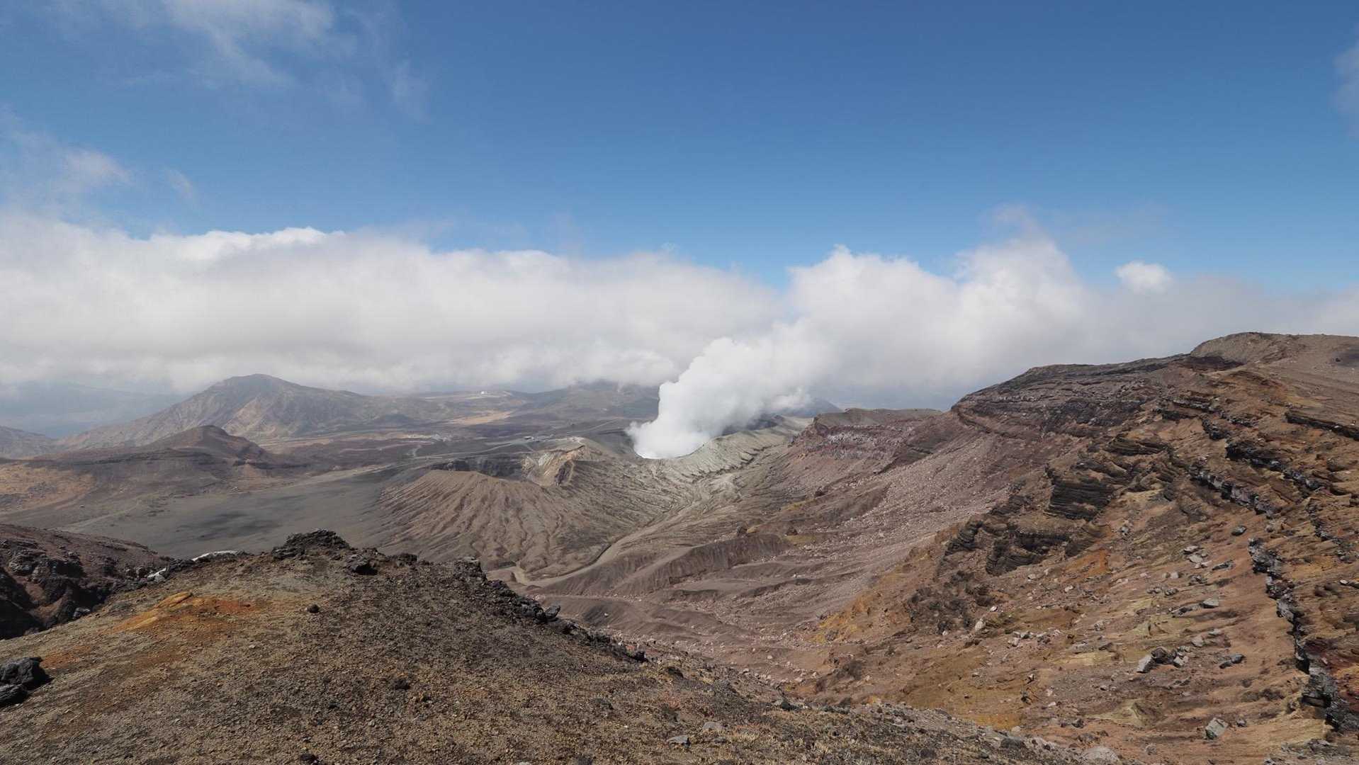 阿蘇山（中岳・高岳・高岳東峰）、砂千里ヶ浜から の写真 10