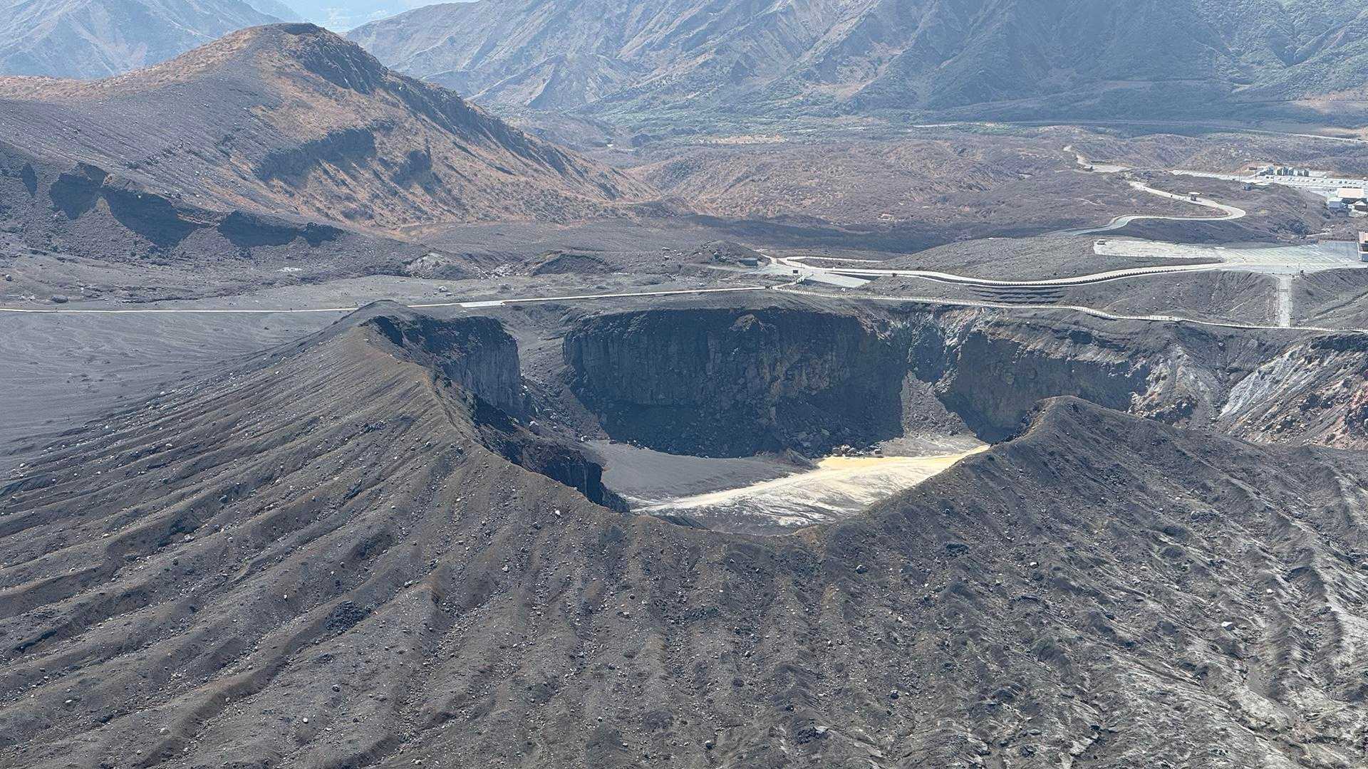 阿蘇山（中岳・高岳・高岳東峰）、砂千里ヶ浜から の写真 20