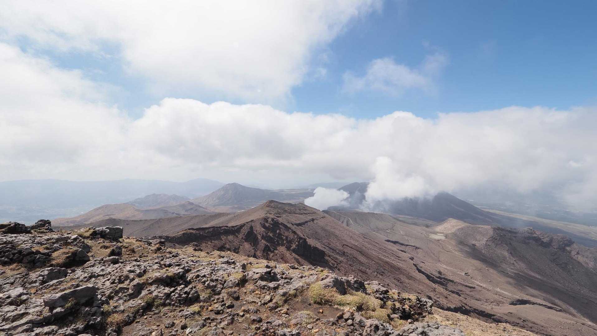阿蘇山（中岳・高岳・高岳東峰）、砂千里ヶ浜から の写真 17