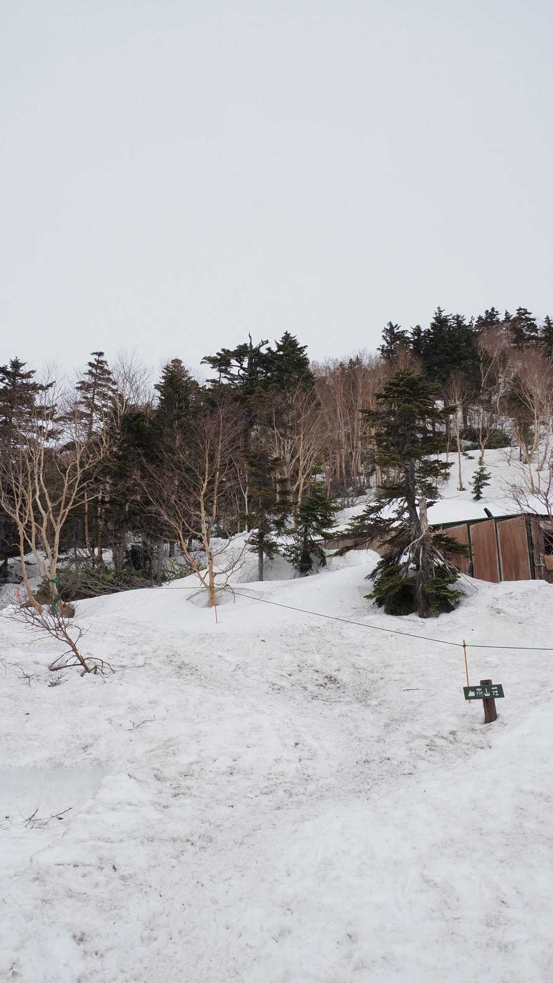 燕岳、残雪の稜線へ の写真 6