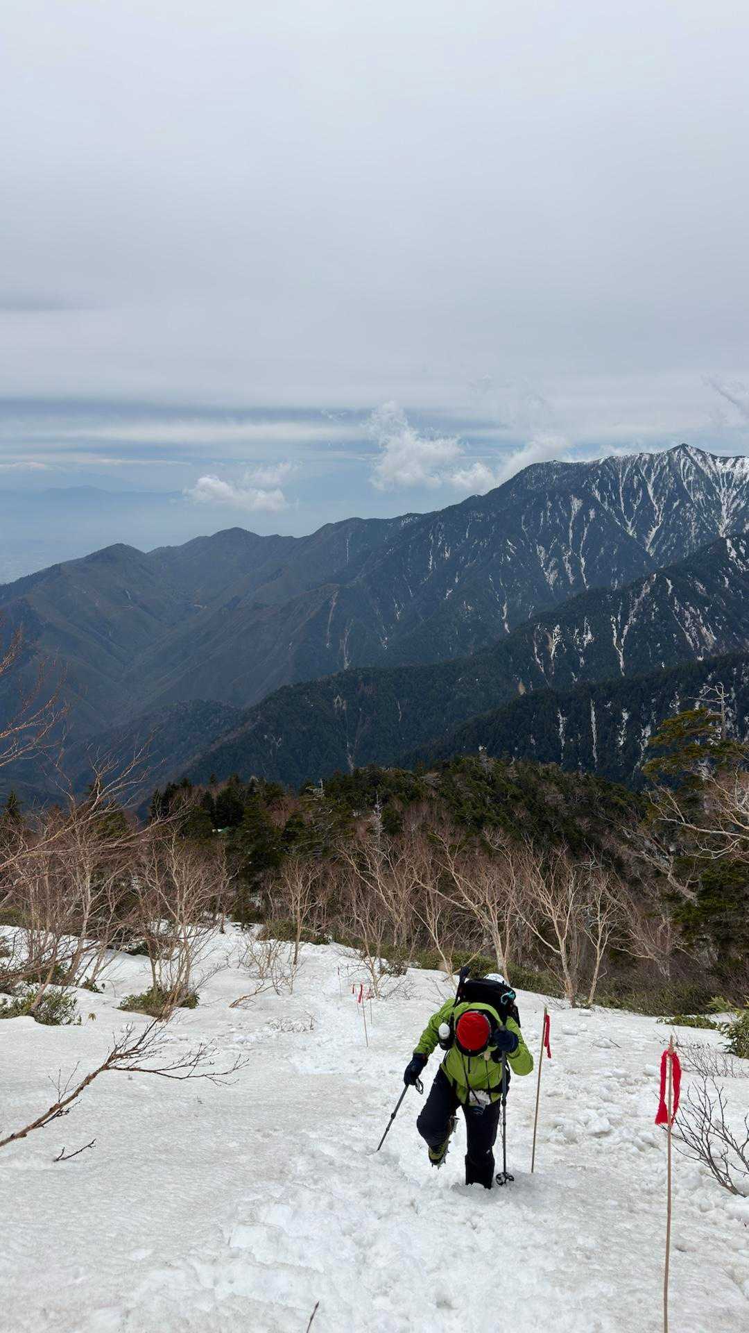 燕岳、残雪の稜線へ の写真 7