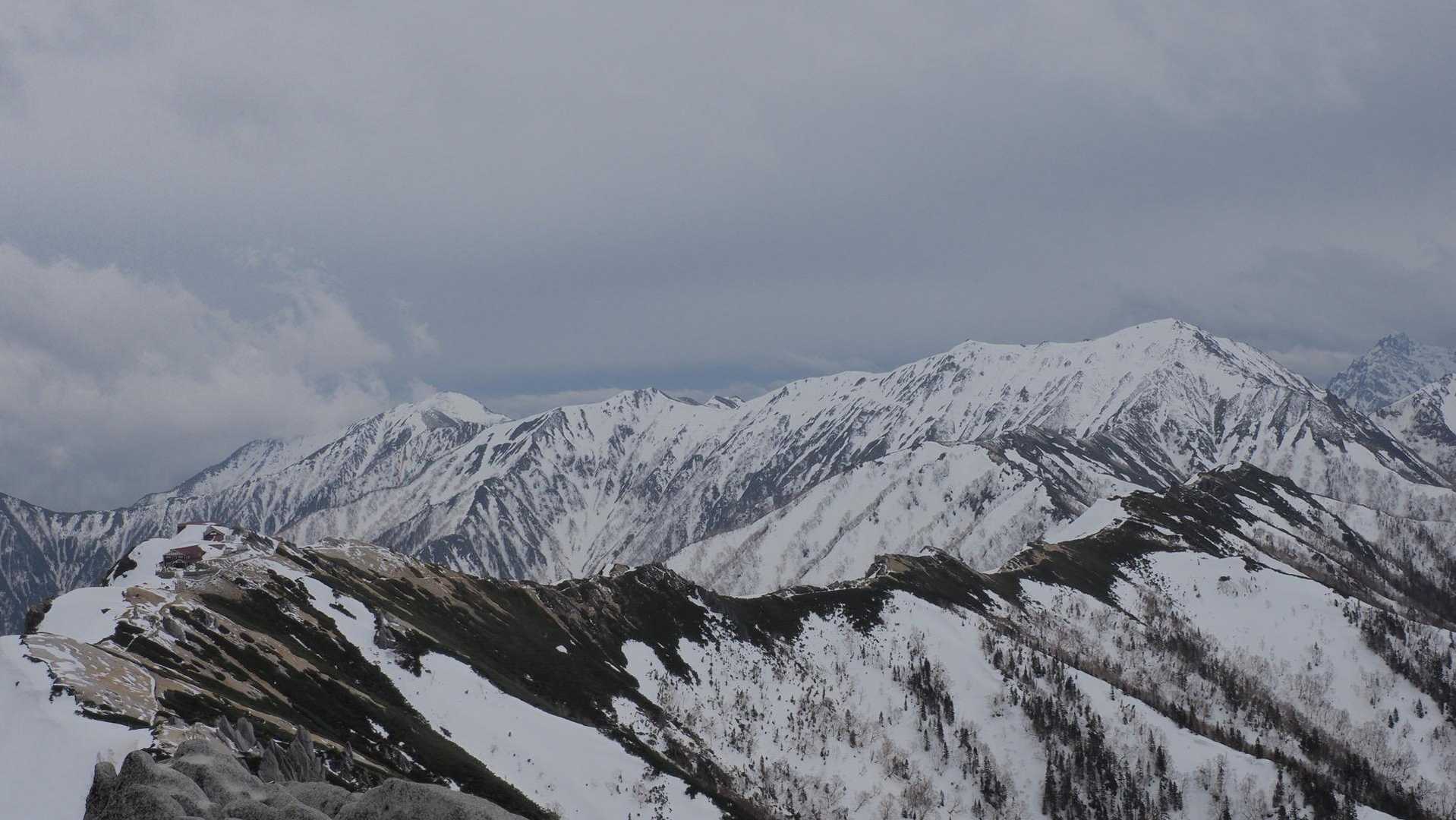 燕岳、残雪の稜線へ の写真 19