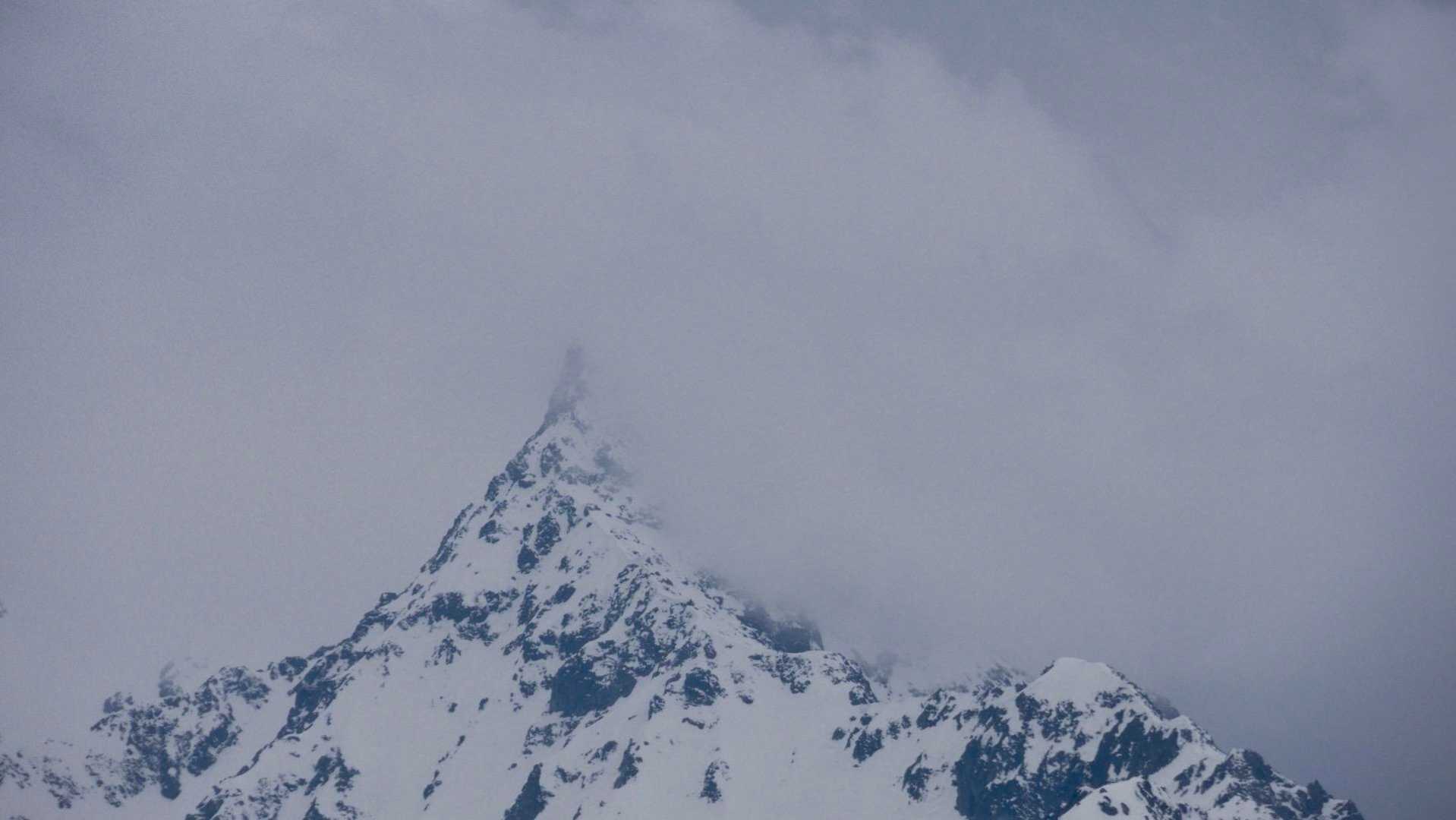 燕岳、残雪の稜線へ の写真 20