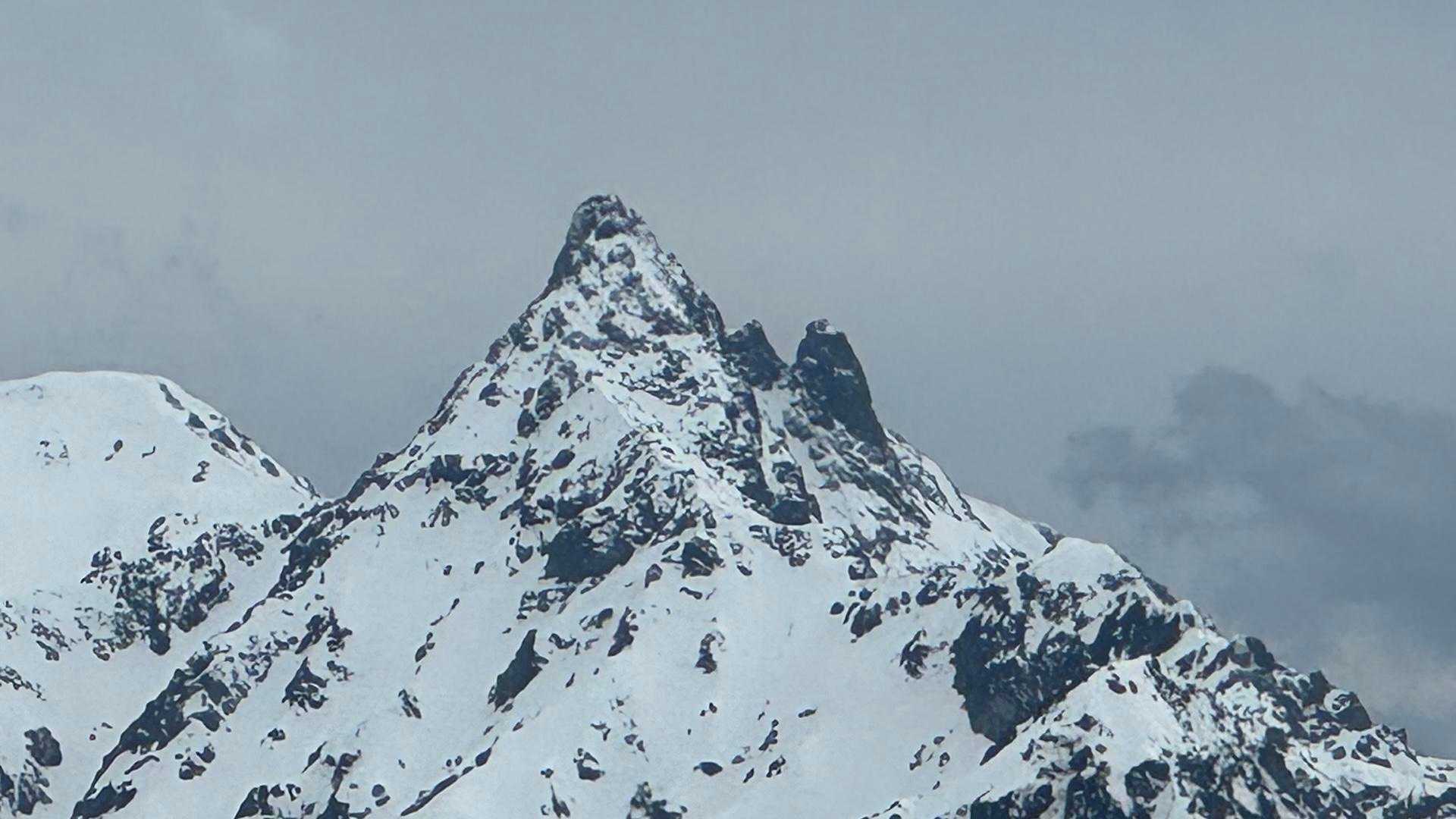 燕岳、残雪の稜線へ の写真 27