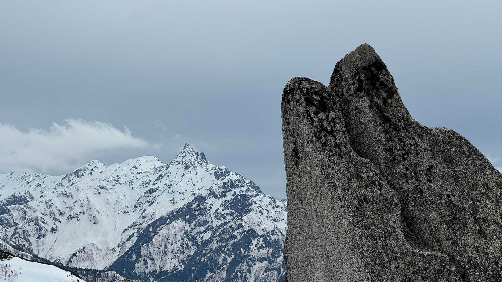 燕岳、残雪の稜線へ の写真 30