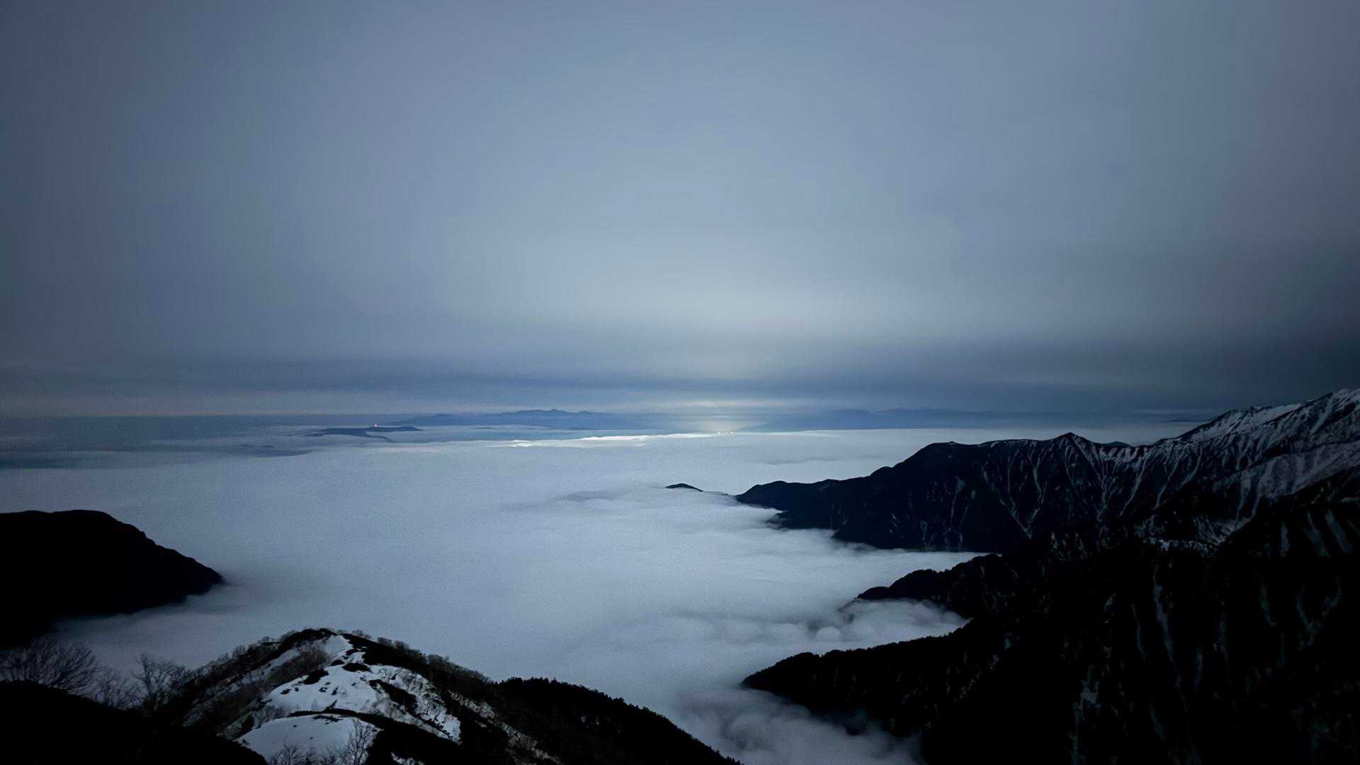 燕岳、残雪の稜線へ の写真 36